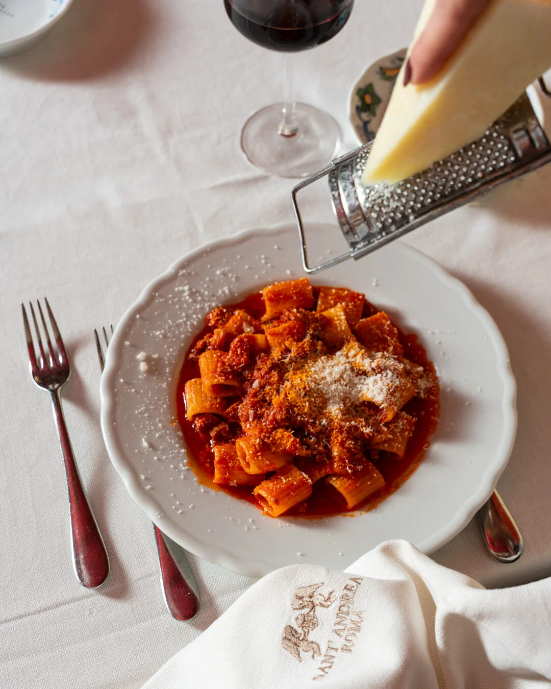 Amatriciana con pecorino servita al Ristorante Sant’Andrea